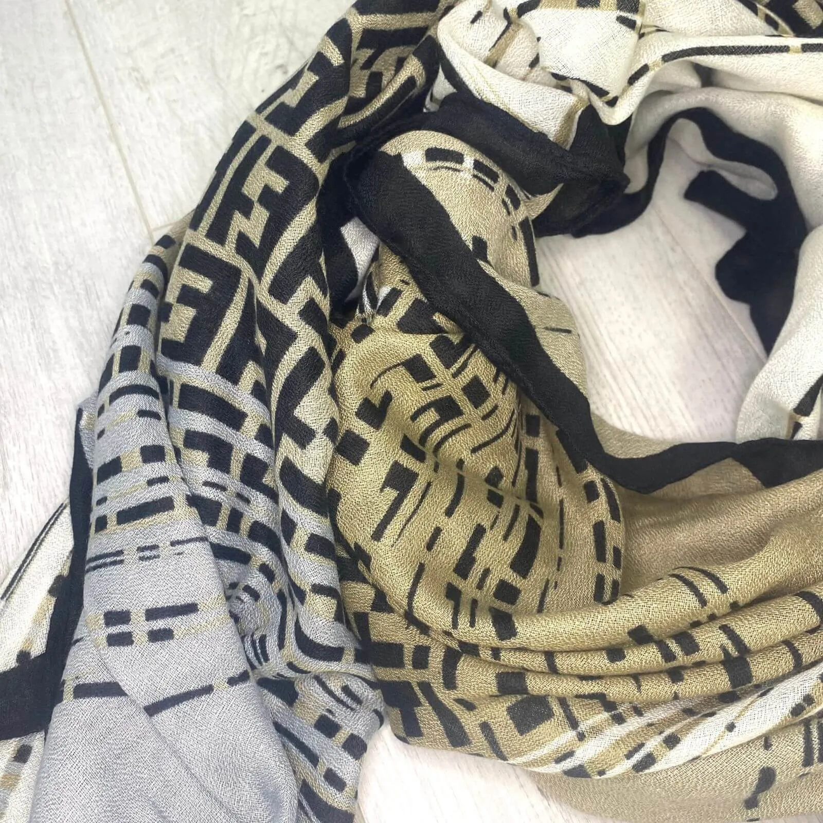 Ester Scarf - Cream Black