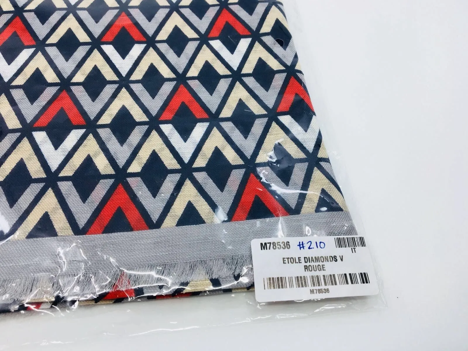 Etoile Diamonds V Scarf