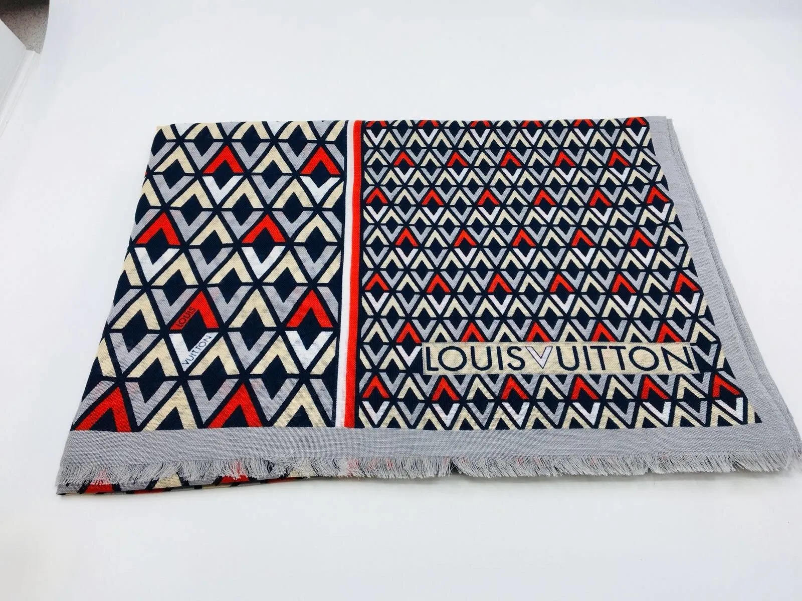 Etoile Diamonds V Scarf