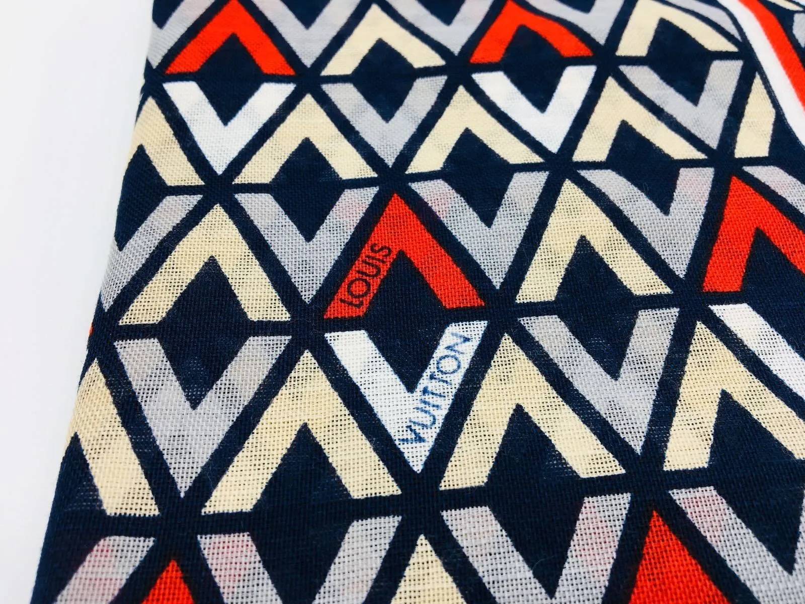 Etoile Diamonds V Scarf