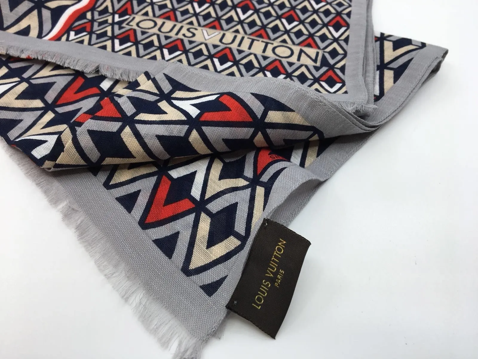 Etoile Diamonds V Scarf