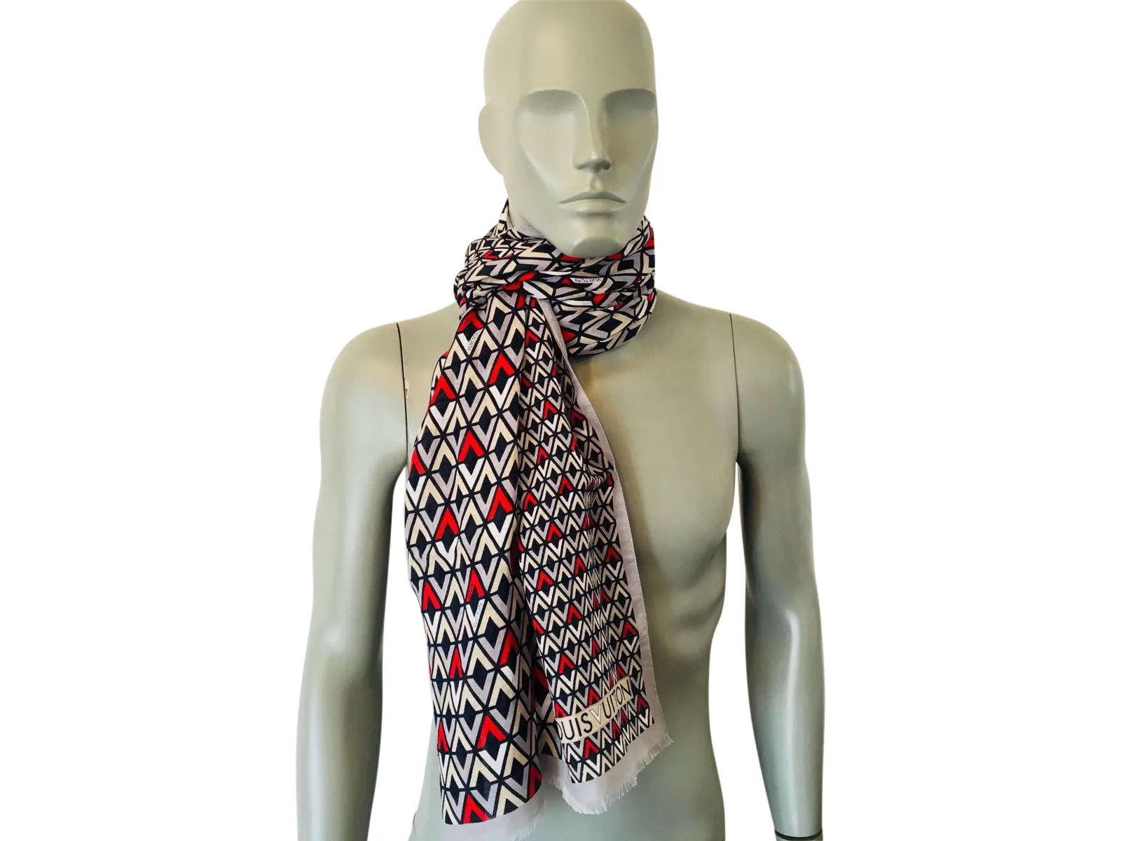 Etoile Diamonds V Scarf