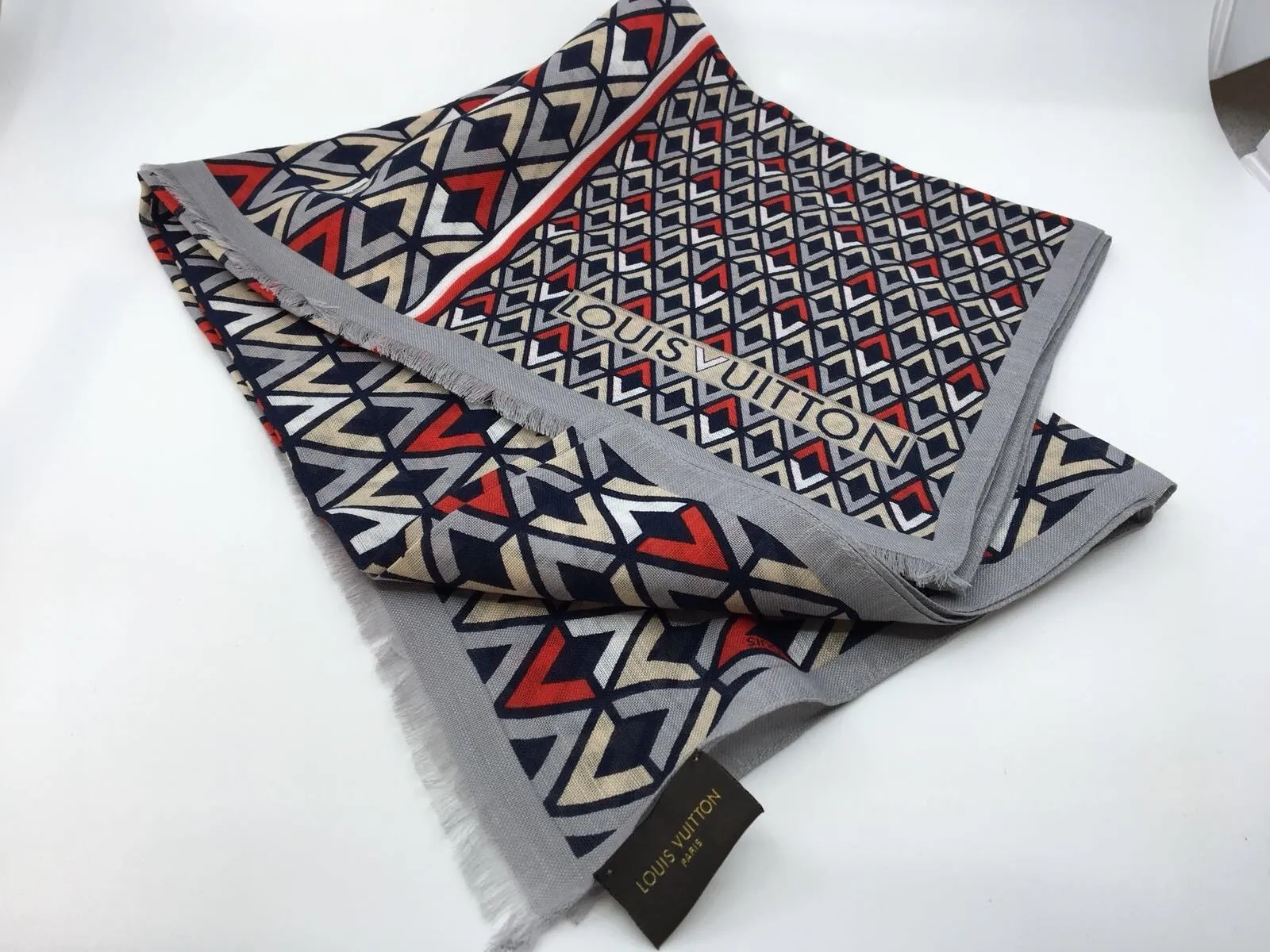 Etoile Diamonds V Scarf