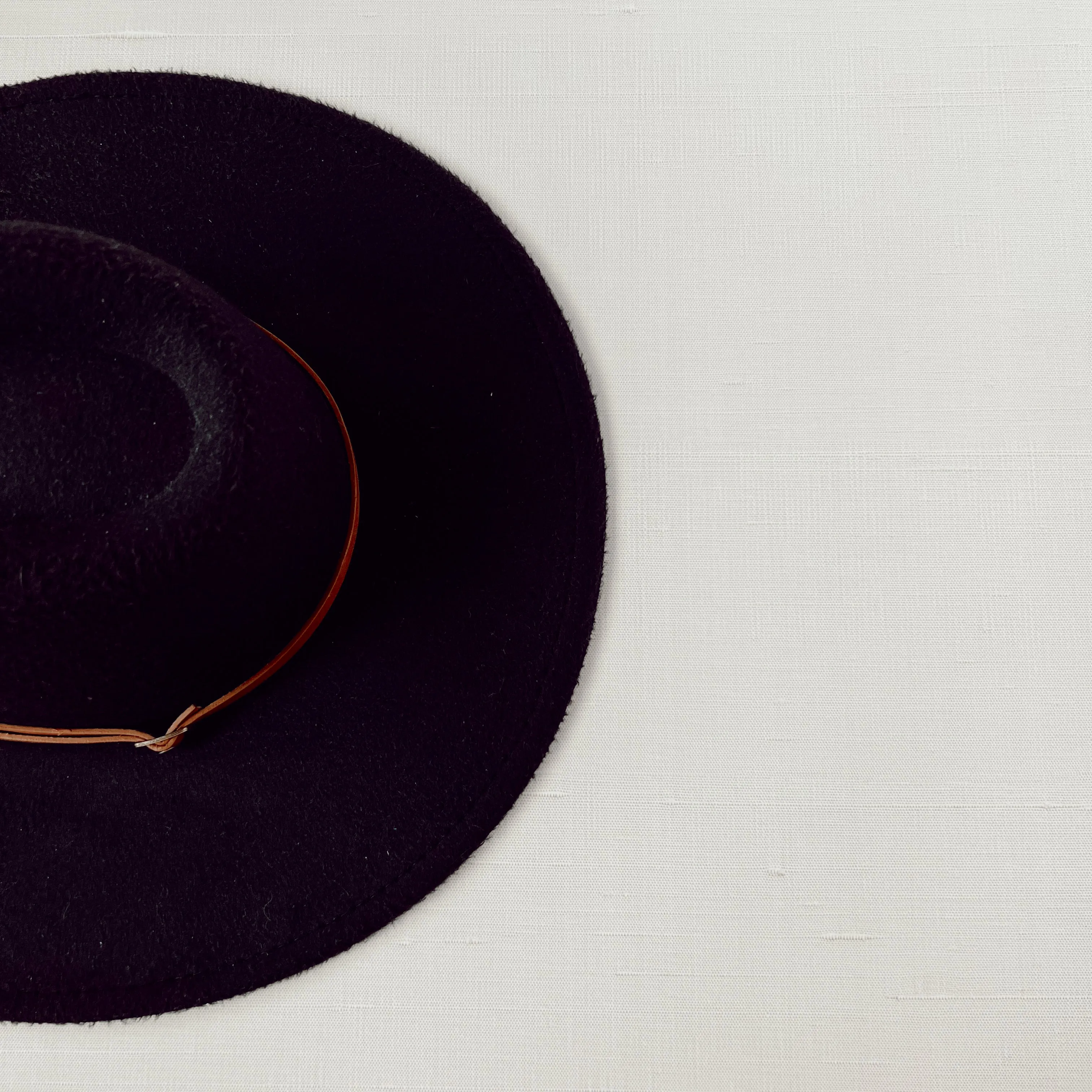 gloria hat in black