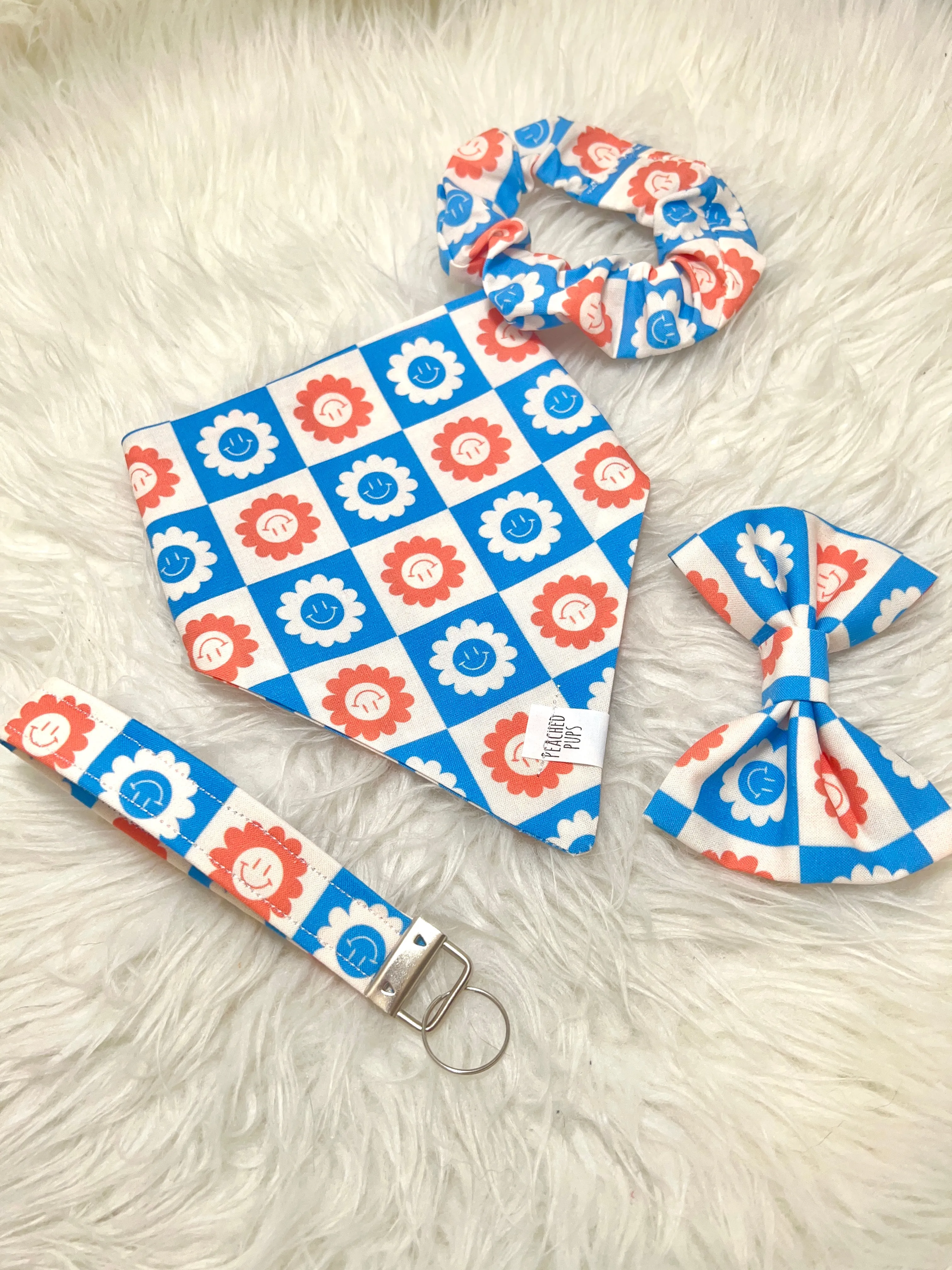 red, white & bloom scrunchie