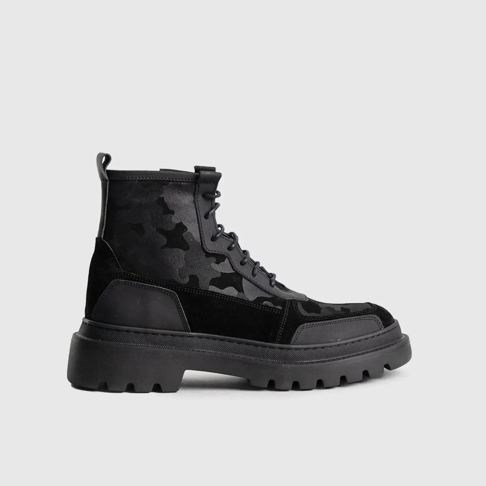 Statement Combat Boots 5114