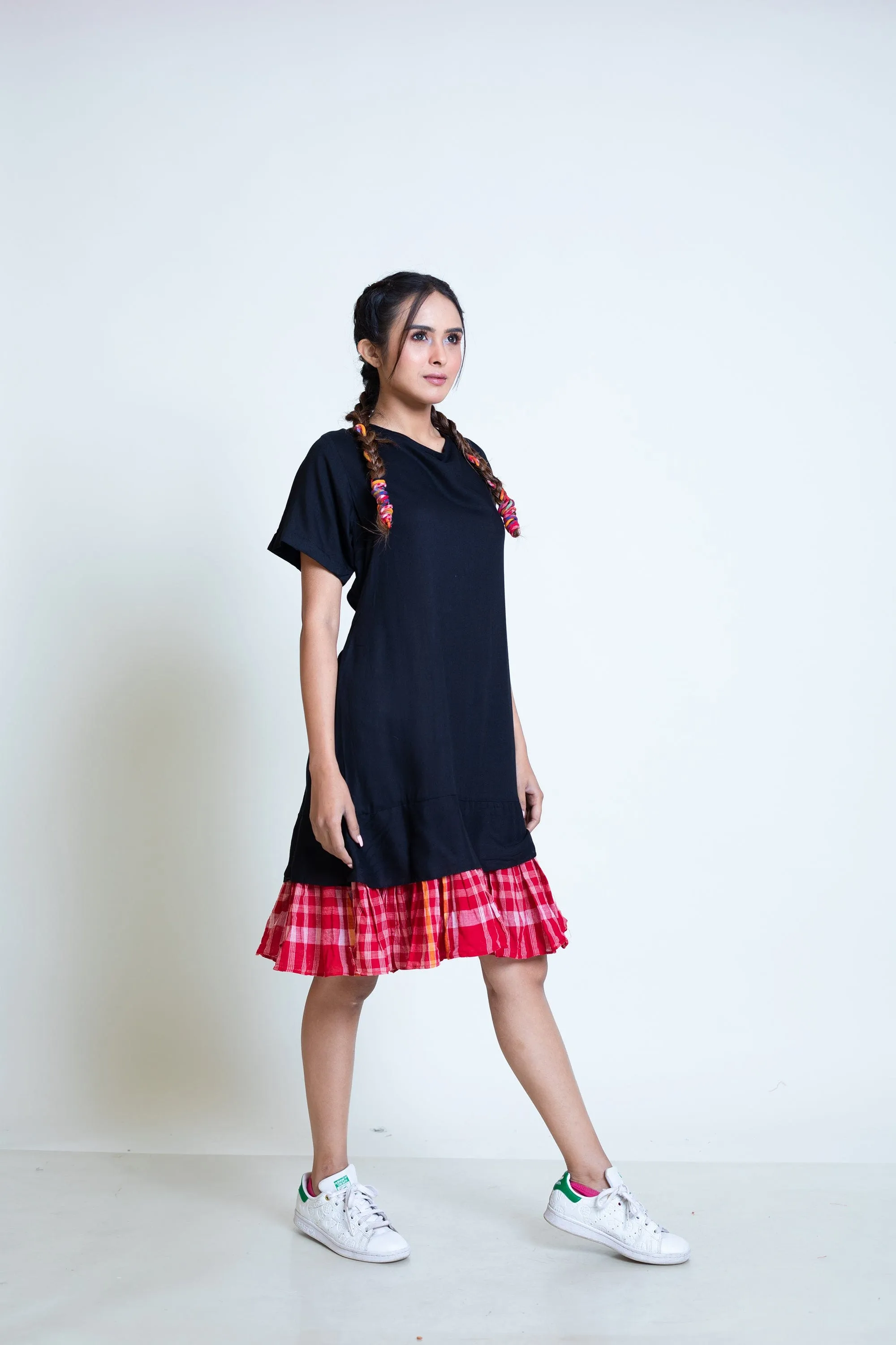 Straight Frill Dress (Black   Red)