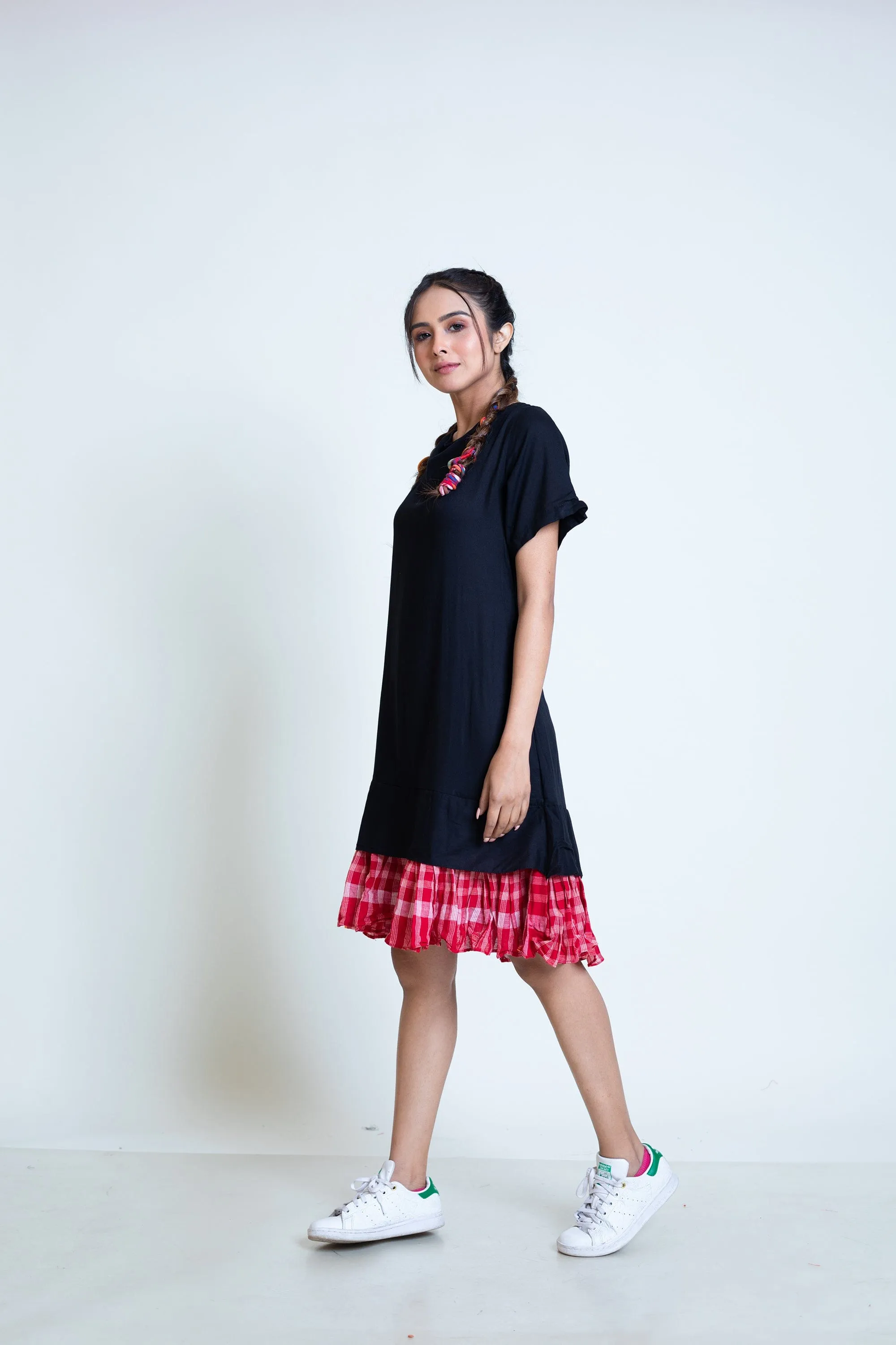 Straight Frill Dress (Black   Red)