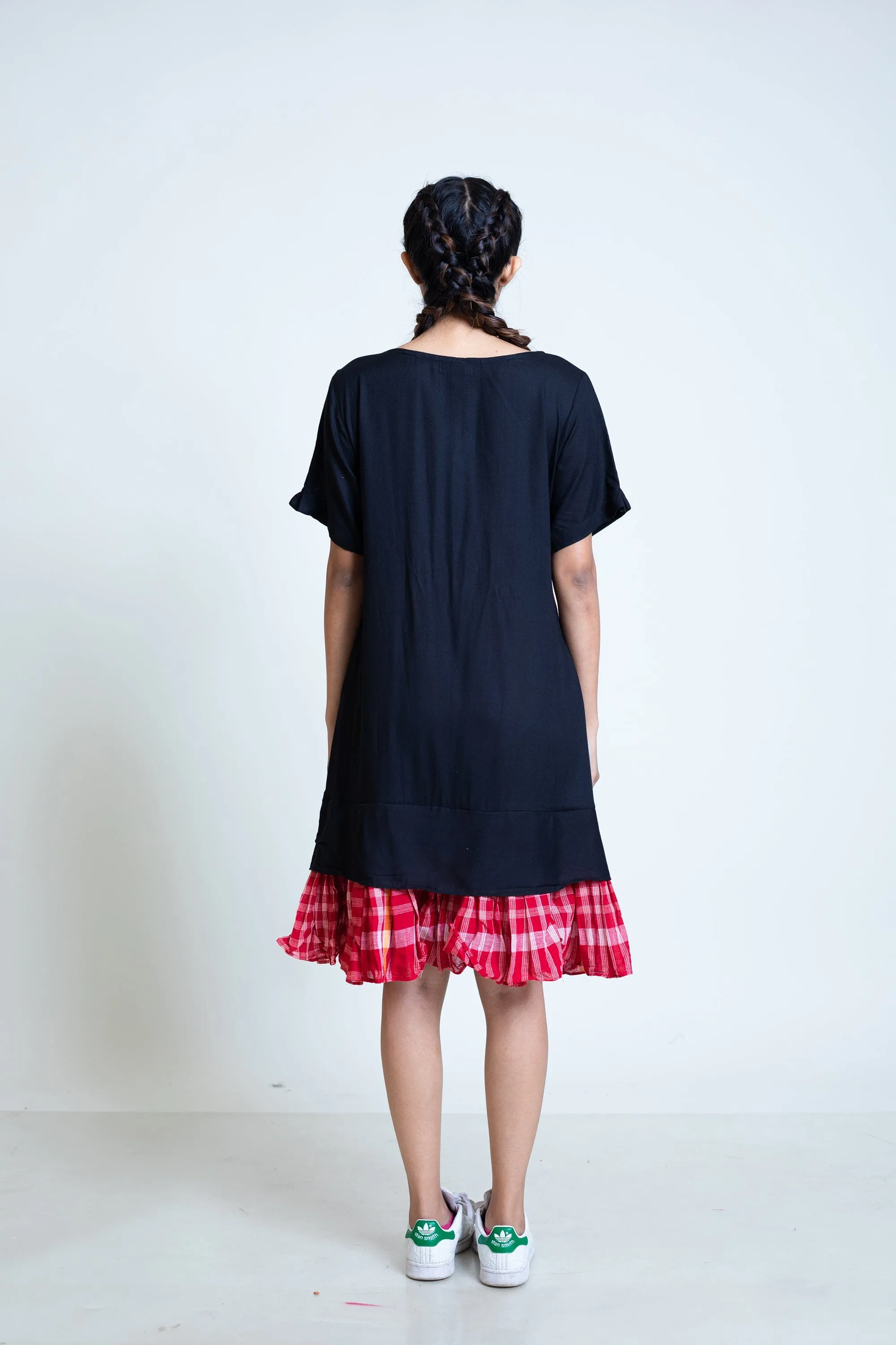 Straight Frill Dress (Black   Red)