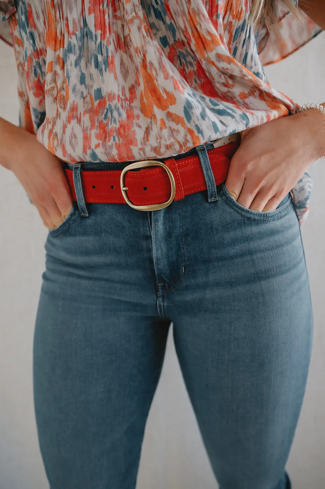 The Cemile Suede Belt by FRNCH - Rouge