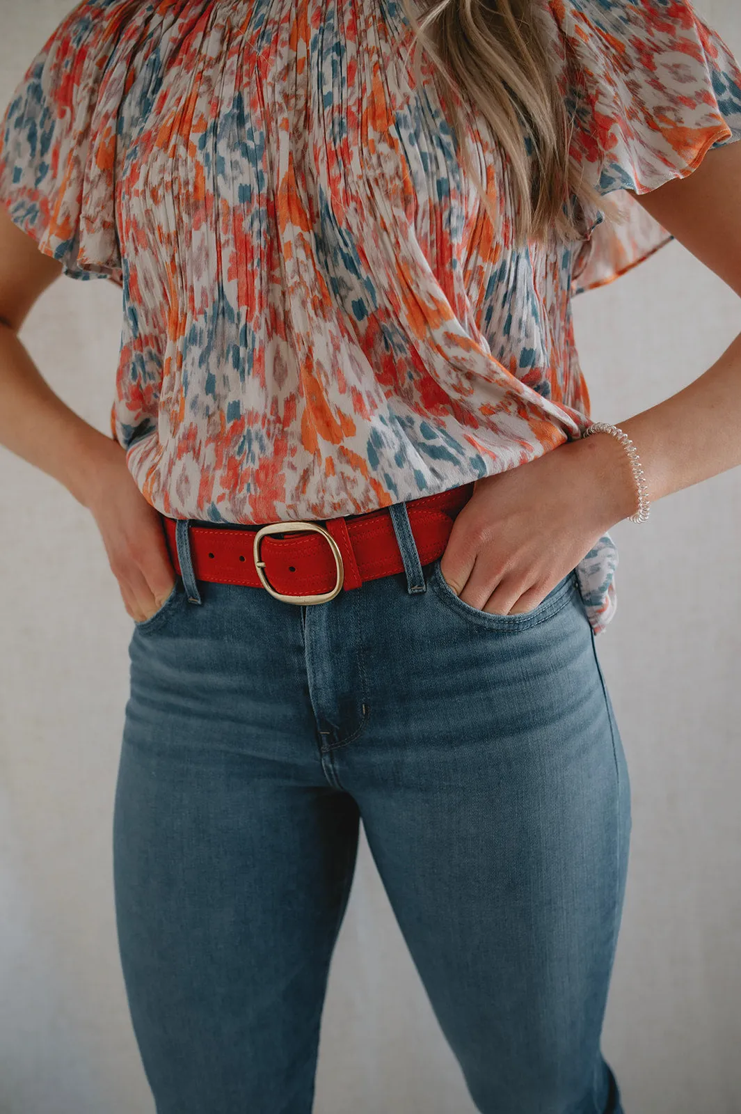 The Cemile Suede Belt by FRNCH - Rouge